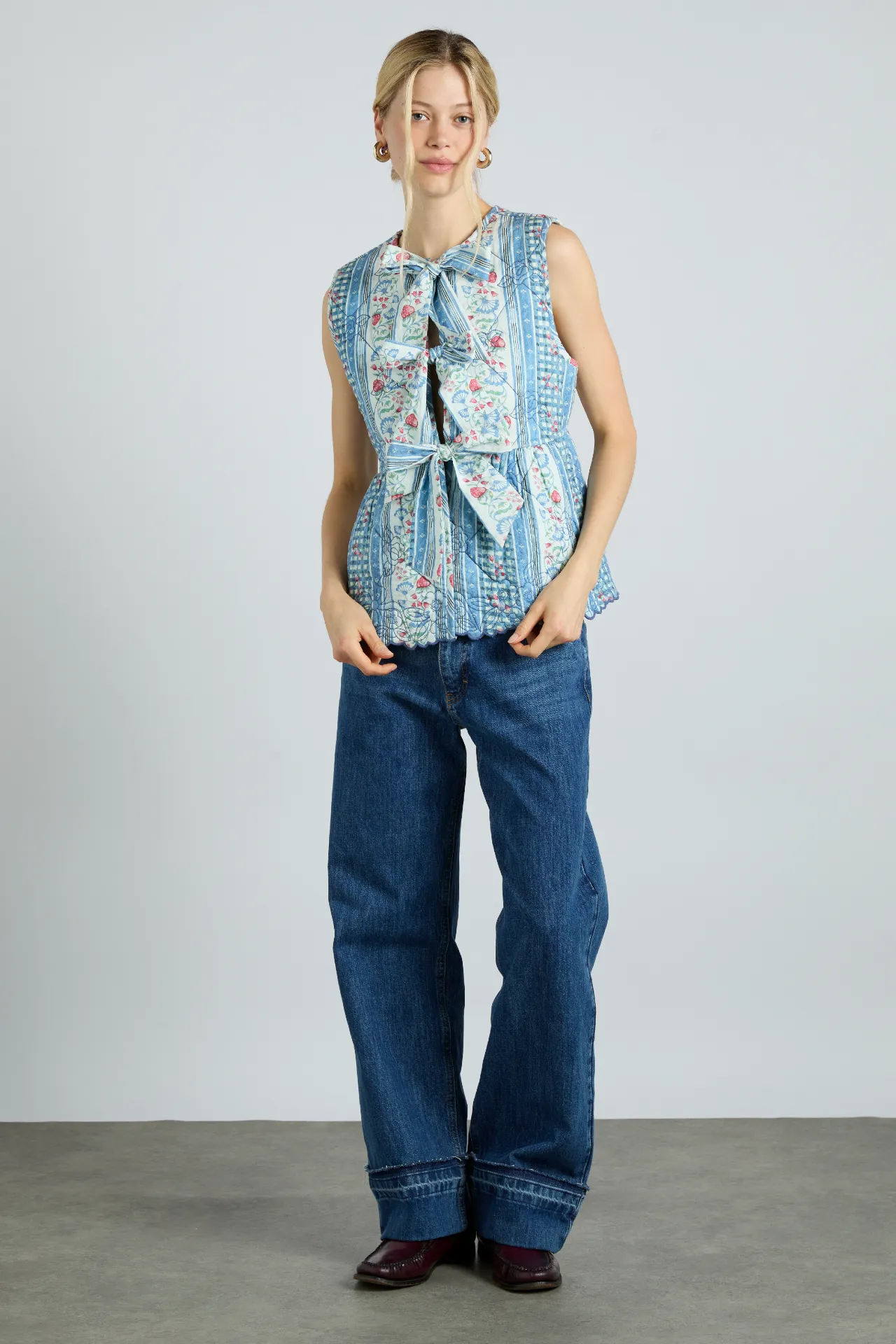 catrin gilet - wallpaper floral
